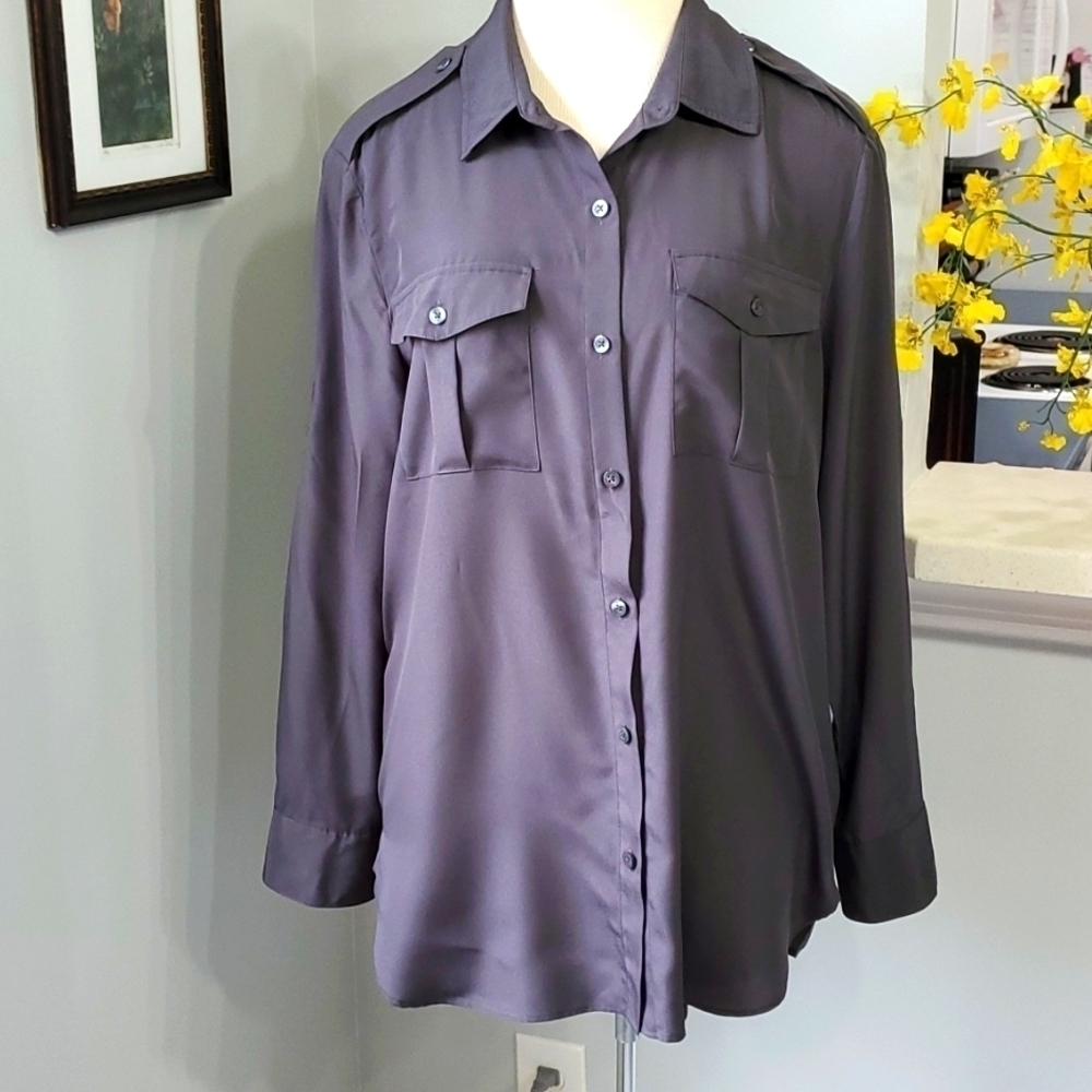 DKNY LONG SLEEVES BLOUSE, with tabs,‎ front pockets. Size large, gray.